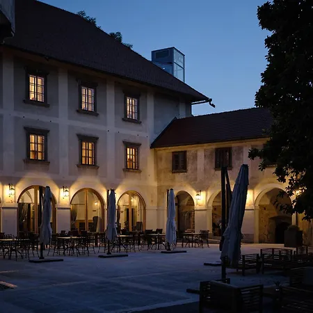 Grad - Relais Chateaux Отель Оточец