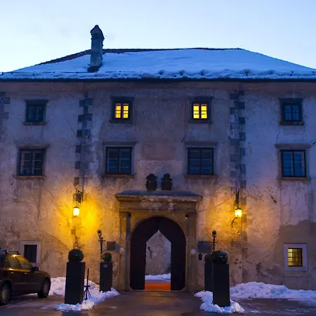 Grad - Relais Chateaux 5* Оточец